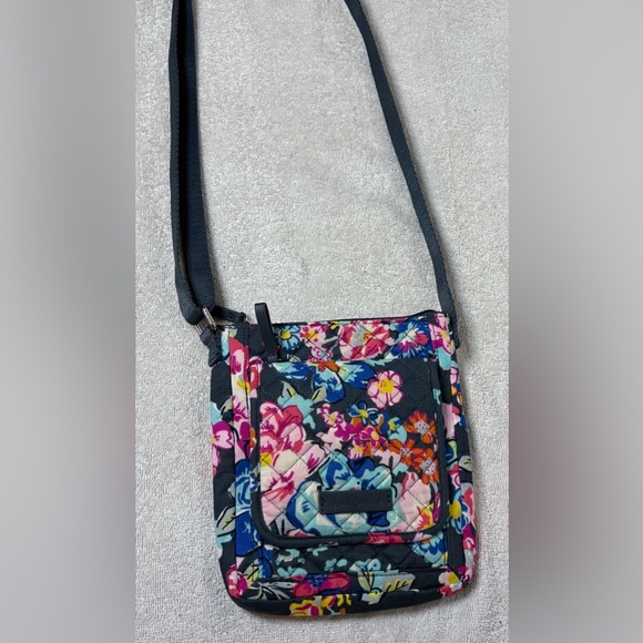 Vera Bradley Handbags - Vera Bradley RFID Mini Hipster Crossbody Purse-Pretty Posies Pattern (Grey)